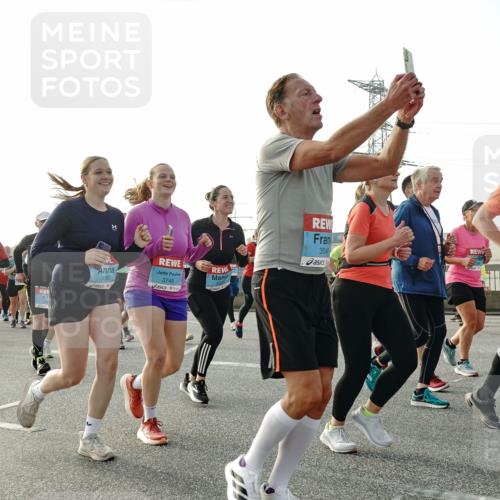 03.10.2026 - Köhlbrandbrückenlauf Michael Burmester http://msf.ph/oto/10767816 03.10.2026 09:25:16 Position 3 3680, 3749, 1, 3, 354, 341 meine-sportfotos.de