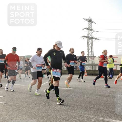 03.10.2026 - Köhlbrandbrückenlauf Michael Burmester http://msf.ph/oto/10767825 03.10.2026 09:25:17 Position 3 1295, 1294, 3 meine-sportfotos.de