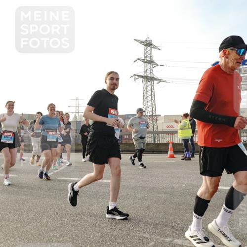 03.10.2026 - Köhlbrandbrückenlauf Michael Burmester http://msf.ph/oto/10767831 03.10.2026 09:25:19 Position 3  meine-sportfotos.de