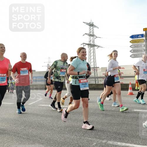 03.10.2026 - Köhlbrandbrückenlauf Michael Burmester http://msf.ph/oto/10767851 03.10.2026 09:25:21 Position 3 3792, 3, 13, 1860, 3629 meine-sportfotos.de