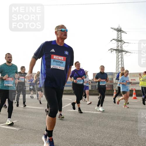 03.10.2026 - Köhlbrandbrückenlauf Michael Burmester http://msf.ph/oto/10767894 03.10.2026 09:25:27 Position 3 3664, 3449, 3313, 3 meine-sportfotos.de