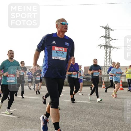 03.10.2026 - Köhlbrandbrückenlauf Michael Burmester http://msf.ph/oto/10767896 03.10.2026 09:25:27 Position 3 3664, 3449, 1 meine-sportfotos.de