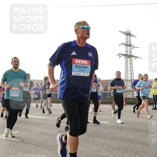 03.10.2026 - Köhlbrandbrückenlauf Michael Burmester http://msf.ph/oto/10767898 03.10.2026 09:25:27 Position 3 3664, 3449, 3313 meine-sportfotos.de