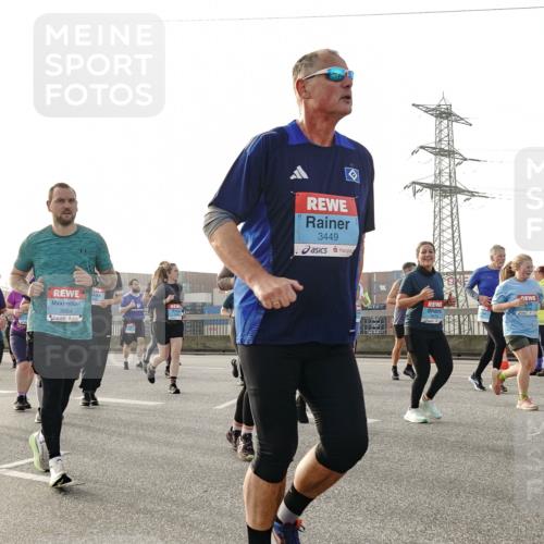 03.10.2026 - Köhlbrandbrückenlauf Michael Burmester http://msf.ph/oto/10767900 03.10.2026 09:25:27 Position 3 3664, 3449, 3475 meine-sportfotos.de