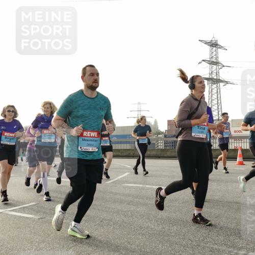 03.10.2026 - Köhlbrandbrückenlauf Michael Burmester http://msf.ph/oto/10767904 03.10.2026 09:25:28 Position 3 3664, 3475, 3186 meine-sportfotos.de