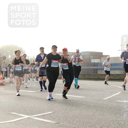 03.10.2026 - Köhlbrandbrückenlauf Michael Burmester http://msf.ph/oto/10767928 03.10.2026 09:25:32 Position 3 7, 11247, 1248 meine-sportfotos.de