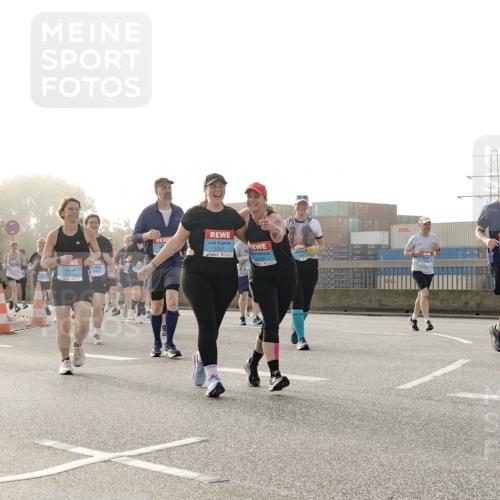 03.10.2026 - Köhlbrandbrückenlauf Michael Burmester http://msf.ph/oto/10767930 03.10.2026 09:25:32 Position 3 1247, 1248 meine-sportfotos.de