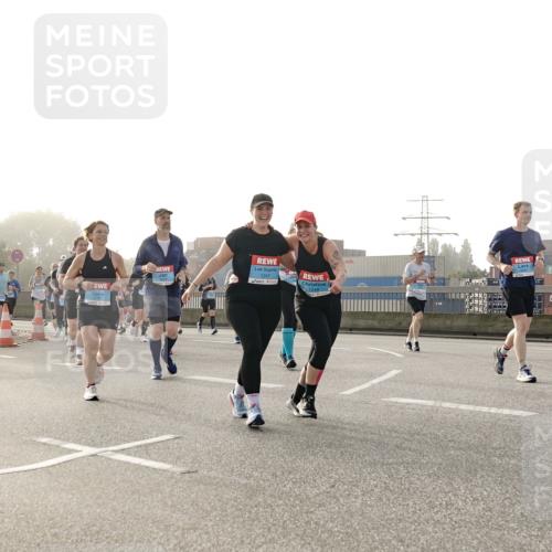 03.10.2026 - Köhlbrandbrückenlauf Michael Burmester http://msf.ph/oto/10767934 03.10.2026 09:25:32 Position 3 1247, 1248 meine-sportfotos.de