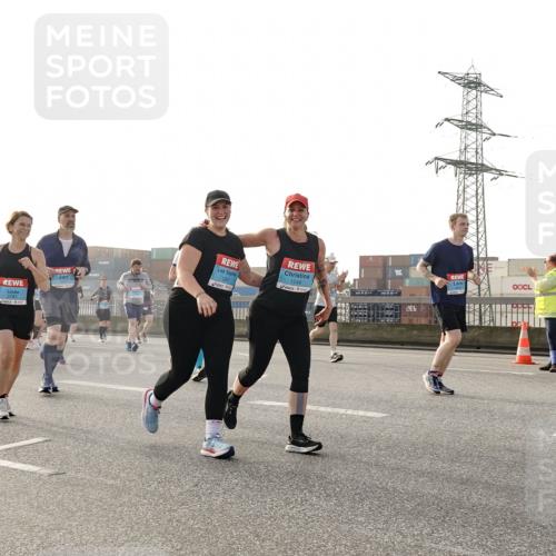 03.10.2026 - Köhlbrandbrückenlauf Michael Burmester http://msf.ph/oto/10767936 03.10.2026 09:25:33 Position 3 1247, 1248 meine-sportfotos.de