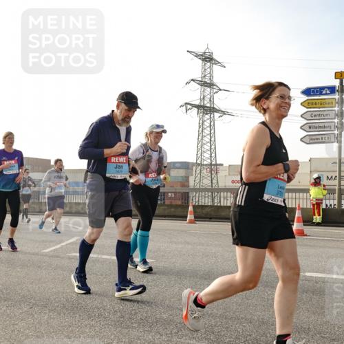 03.10.2026 - Köhlbrandbrückenlauf Michael Burmester http://msf.ph/oto/10767957 03.10.2026 09:25:35 Position 3 3686, 1629, 3, 3781 meine-sportfotos.de
