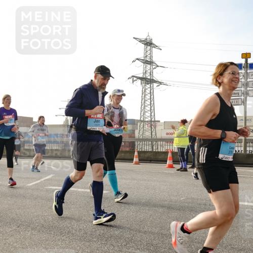 03.10.2026 - Köhlbrandbrückenlauf Michael Burmester http://msf.ph/oto/10767959 03.10.2026 09:25:35 Position 3 3686, 30, 1629, 1634, 37 meine-sportfotos.de