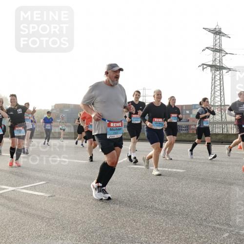 03.10.2026 - Köhlbrandbrückenlauf Michael Burmester http://msf.ph/oto/10767972 03.10.2026 09:25:38 Position 3 3323, 2802, 1 meine-sportfotos.de