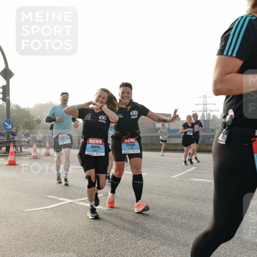 03.10.2026 - Köhlbrandbrückenlauf Michael Burmester http://msf.ph/oto/10767980 03.10.2026 09:25:40 Position 3 1863, 1859, 3323 meine-sportfotos.de