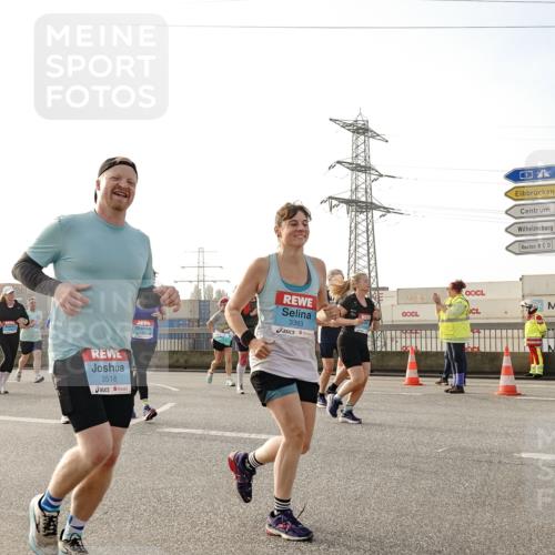03.10.2026 - Köhlbrandbrückenlauf Michael Burmester http://msf.ph/oto/10767996 03.10.2026 09:25:42 Position 3 3518, 3383, 3 meine-sportfotos.de