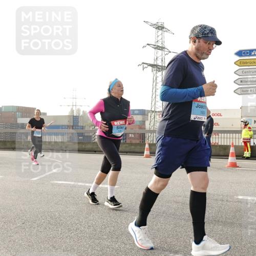 03.10.2026 - Köhlbrandbrückenlauf Michael Burmester http://msf.ph/oto/10768031 03.10.2026 09:25:47 Position 3 129, 141, 165 meine-sportfotos.de