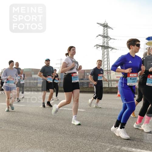 03.10.2026 - Köhlbrandbrückenlauf Michael Burmester http://msf.ph/oto/10768069 03.10.2026 09:25:53 Position 3 3, 3657, 3656 meine-sportfotos.de