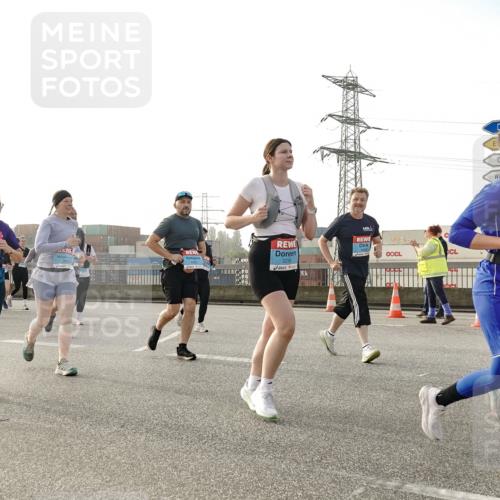 03.10.2026 - Köhlbrandbrückenlauf Michael Burmester http://msf.ph/oto/10768073 03.10.2026 09:25:53 Position 3 3195, 3238, 3656, 3657 meine-sportfotos.de