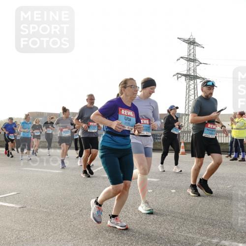 03.10.2026 - Köhlbrandbrückenlauf Michael Burmester http://msf.ph/oto/10768079 03.10.2026 09:25:54 Position 3 3195, 805, 1403, 3 meine-sportfotos.de