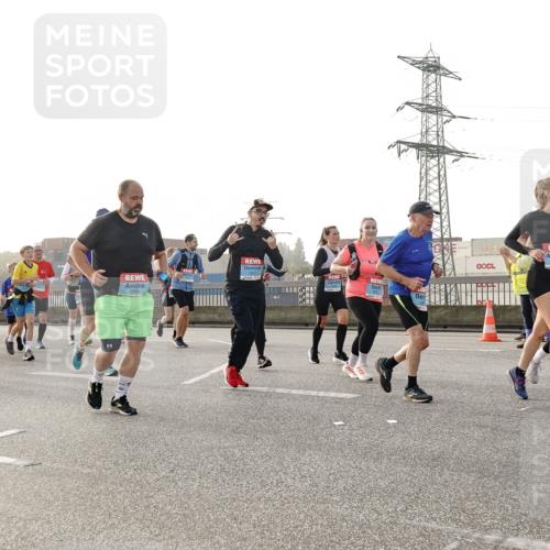 03.10.2026 - Köhlbrandbrückenlauf Michael Burmester http://msf.ph/oto/10768107 03.10.2026 09:25:59 Position 3 3557, 198, 1981 meine-sportfotos.de