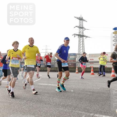03.10.2026 - Köhlbrandbrückenlauf Michael Burmester http://msf.ph/oto/10768119 03.10.2026 09:26:01 Position 3 2004, 1220, 3 meine-sportfotos.de