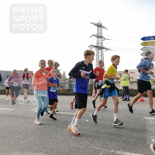 03.10.2026 - Köhlbrandbrückenlauf Michael Burmester http://msf.ph/oto/10768131 03.10.2026 09:26:02 Position 3 1726, 1727, 3 meine-sportfotos.de