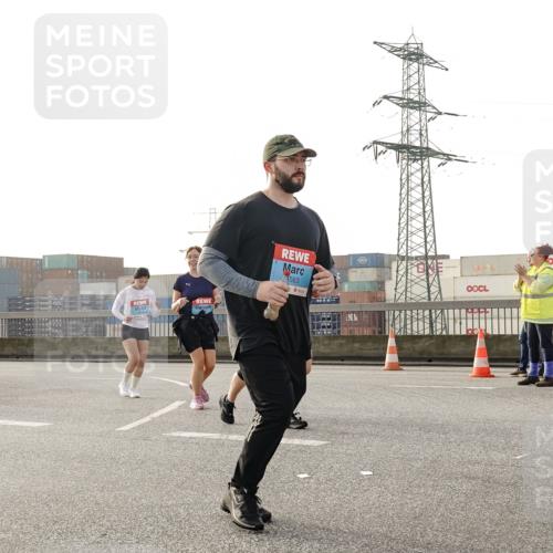 03.10.2026 - Köhlbrandbrückenlauf Michael Burmester http://msf.ph/oto/10768135 03.10.2026 09:26:04 Position 3 563 meine-sportfotos.de
