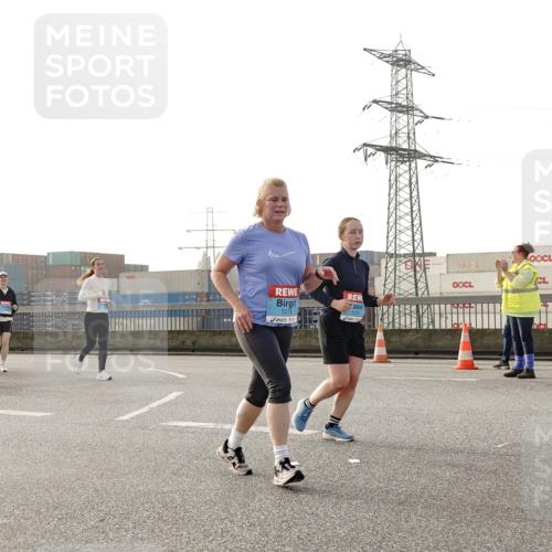 03.10.2026 - Köhlbrandbrückenlauf Michael Burmester http://msf.ph/oto/10768156 03.10.2026 09:26:08 Position 3 1213, 1215, 3 meine-sportfotos.de