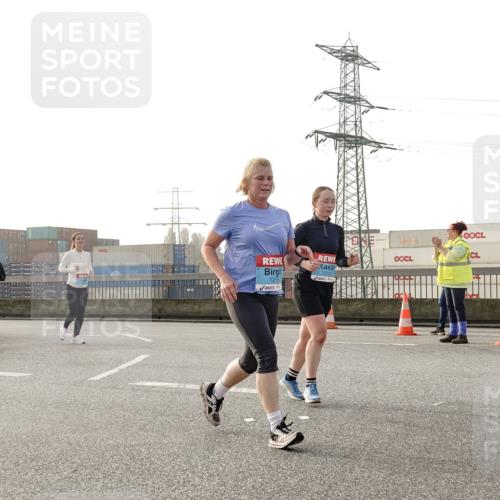 03.10.2026 - Köhlbrandbrückenlauf Michael Burmester http://msf.ph/oto/10768158 03.10.2026 09:26:08 Position 3 1213, 1215, 3 meine-sportfotos.de