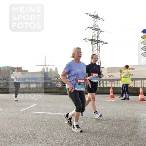 03.10.2026 - Köhlbrandbrückenlauf Michael Burmester http://msf.ph/oto/10768160 03.10.2026 09:26:08 Position 3 1213, 1215, 3 meine-sportfotos.de