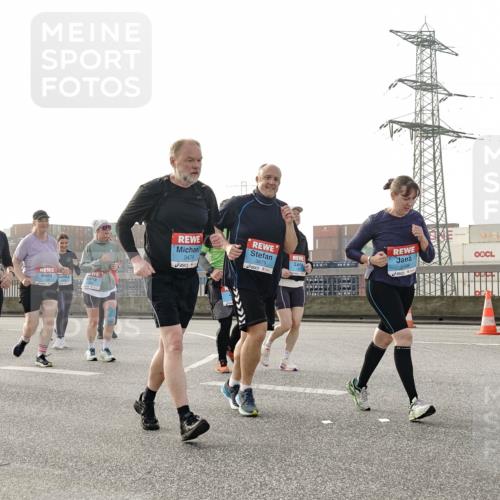 03.10.2026 - Köhlbrandbrückenlauf Michael Burmester http://msf.ph/oto/10768178 03.10.2026 09:26:12 Position 3 3679, 3478, 3508, 1 meine-sportfotos.de