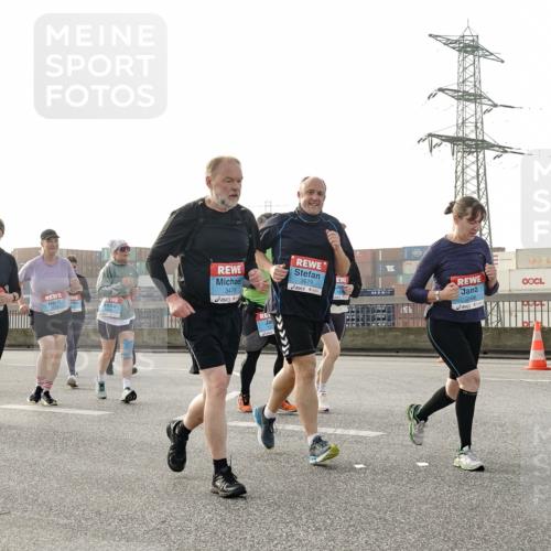 03.10.2026 - Köhlbrandbrückenlauf Michael Burmester http://msf.ph/oto/10768180 03.10.2026 09:26:12 Position 3 3478, 3679, 1 meine-sportfotos.de