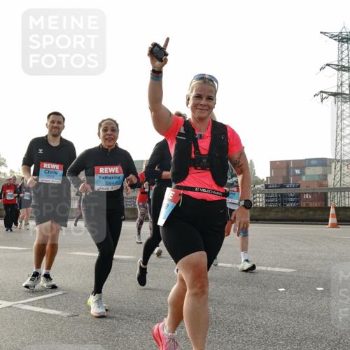 03.10.2026 - Köhlbrandbrückenlauf Michael Burmester http://msf.ph/oto/10768193 03.10.2026 09:26:13 Position 3 3594, 3564, 1239 meine-sportfotos.de