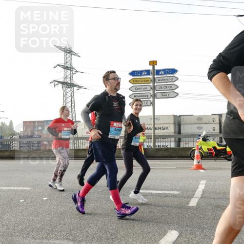 03.10.2026 - Köhlbrandbrückenlauf Michael Burmester http://msf.ph/oto/10768212 03.10.2026 09:26:16 Position 3 217, 3, 3594, 1240, 00 meine-sportfotos.de