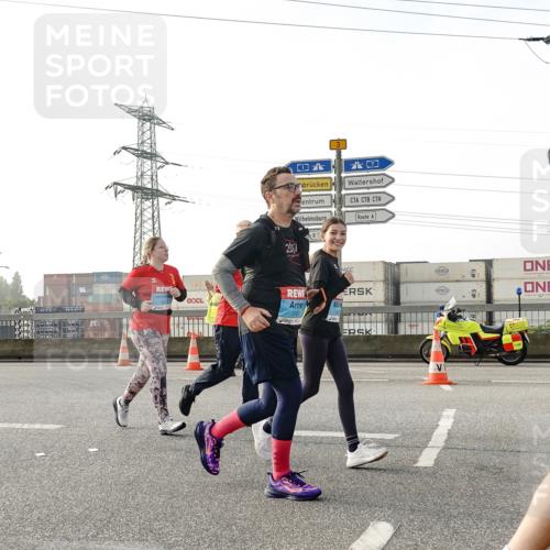 03.10.2026 - Köhlbrandbrückenlauf Michael Burmester http://msf.ph/oto/10768214 03.10.2026 09:26:16 Position 3 27, 3, 1240 meine-sportfotos.de