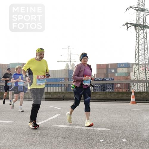 03.10.2026 - Köhlbrandbrückenlauf Michael Burmester http://msf.ph/oto/10768263 03.10.2026 09:26:25 Position 3 14, 3244, 3507 meine-sportfotos.de