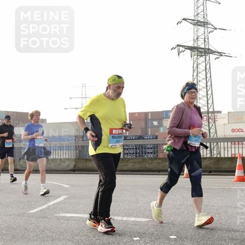 03.10.2026 - Köhlbrandbrückenlauf Michael Burmester http://msf.ph/oto/10768270 03.10.2026 09:26:26 Position 3 3534, 3507, 3244 meine-sportfotos.de