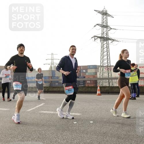 03.10.2026 - Köhlbrandbrückenlauf Michael Burmester http://msf.ph/oto/10768296 03.10.2026 09:26:30 Position 3 1172, 1171, 3, 22555 meine-sportfotos.de