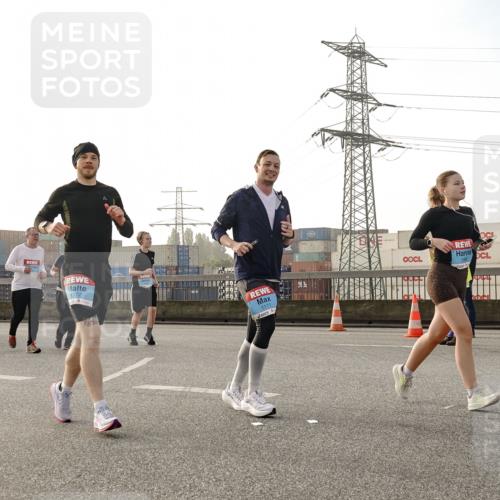 03.10.2026 - Köhlbrandbrückenlauf Michael Burmester http://msf.ph/oto/10768298 03.10.2026 09:26:30 Position 3 1172, 1171, 3 meine-sportfotos.de