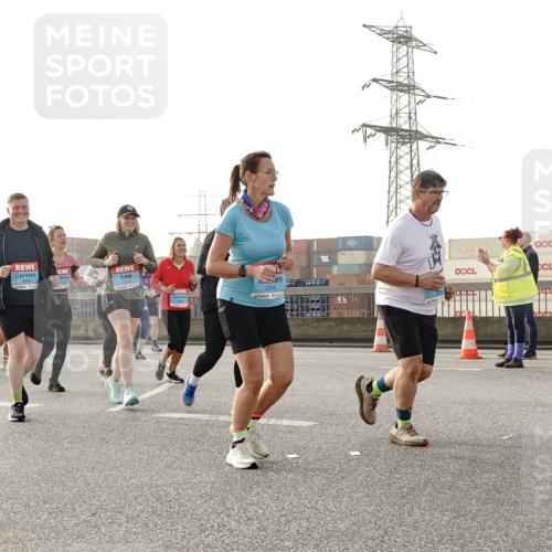 03.10.2026 - Köhlbrandbrückenlauf Michael Burmester http://msf.ph/oto/10768324 03.10.2026 09:26:35 Position 3 3538, 3545, 3354 meine-sportfotos.de
