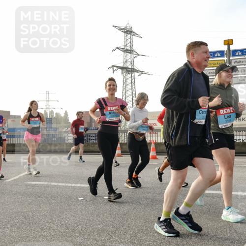 03.10.2026 - Köhlbrandbrückenlauf Michael Burmester http://msf.ph/oto/10768342 03.10.2026 09:26:37 Position 3 353, 3545 meine-sportfotos.de