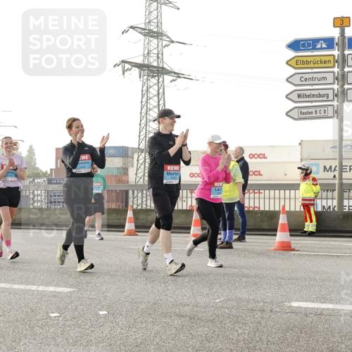 03.10.2026 - Köhlbrandbrückenlauf Michael Burmester http://msf.ph/oto/10768398 03.10.2026 09:26:44 Position 3 3648, 2465, 2535, 4 meine-sportfotos.de