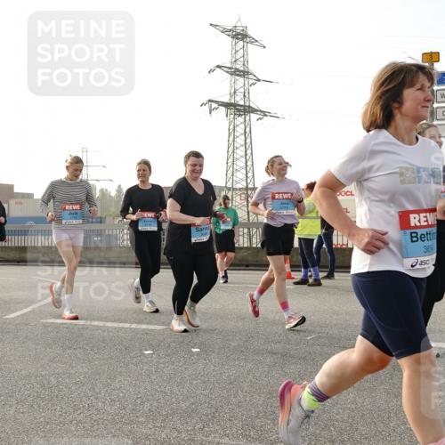 03.10.2026 - Köhlbrandbrückenlauf Michael Burmester http://msf.ph/oto/10768407 03.10.2026 09:26:46 Position 3 3729, 3748, 3654 meine-sportfotos.de