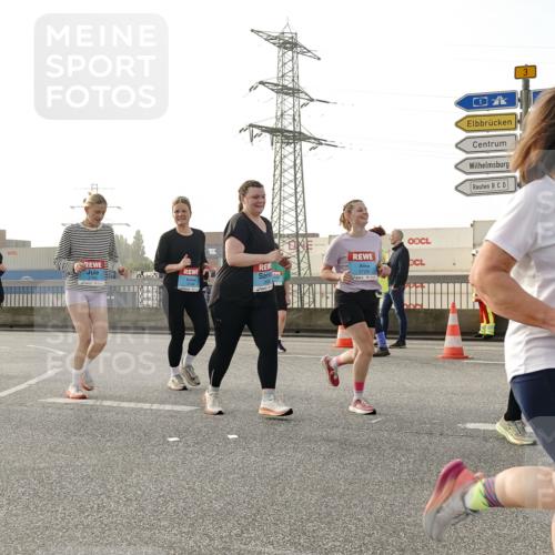 03.10.2026 - Köhlbrandbrückenlauf Michael Burmester http://msf.ph/oto/10768409 03.10.2026 09:26:46 Position 3 3729, 3, 3654 meine-sportfotos.de