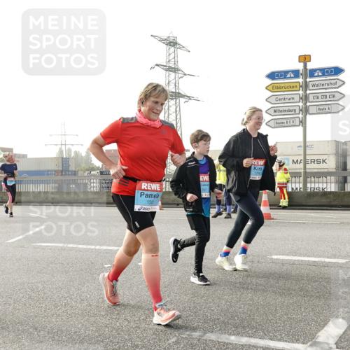 03.10.2026 - Köhlbrandbrückenlauf Michael Burmester http://msf.ph/oto/10768434 03.10.2026 09:26:49 Position 3 1013, 1501, 707, 3, 1709 meine-sportfotos.de