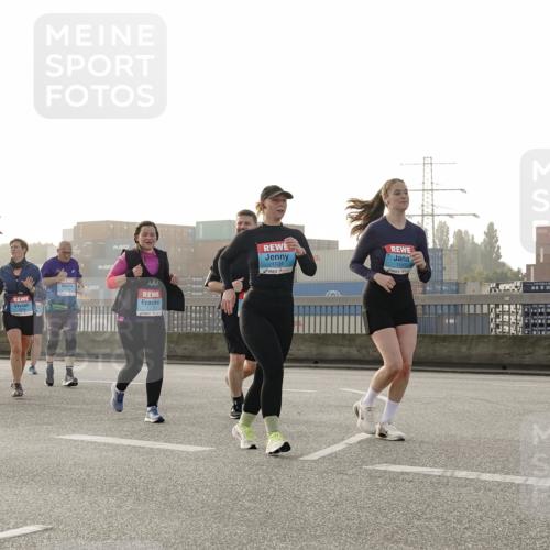 03.10.2026 - Köhlbrandbrückenlauf Michael Burmester http://msf.ph/oto/10768501 03.10.2026 09:27:00 Position 3 1024, 1517 meine-sportfotos.de