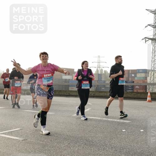 03.10.2026 - Köhlbrandbrückenlauf Michael Burmester http://msf.ph/oto/10768513 03.10.2026 09:27:02 Position 3 1517, 1024, 1278 meine-sportfotos.de