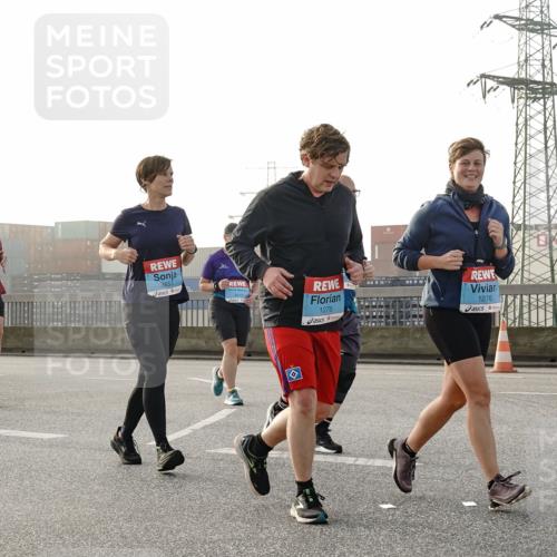 03.10.2026 - Köhlbrandbrückenlauf Michael Burmester http://msf.ph/oto/10768530 03.10.2026 09:27:05 Position 3 3653, 1275, 1276 meine-sportfotos.de