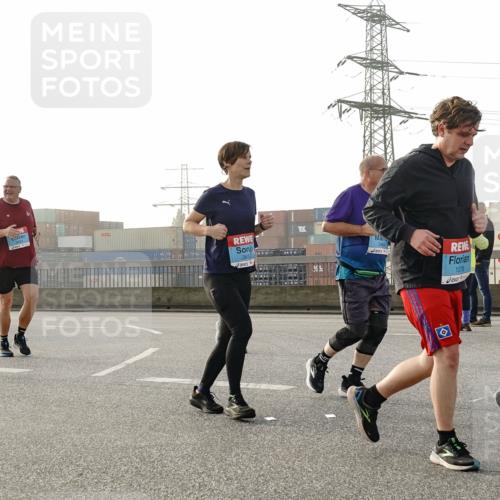 03.10.2026 - Köhlbrandbrückenlauf Michael Burmester http://msf.ph/oto/10768533 03.10.2026 09:27:06 Position 3 1, 1275, 1276 meine-sportfotos.de