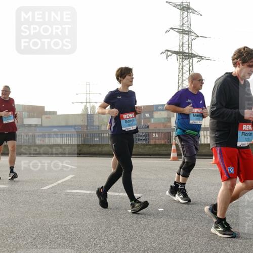 03.10.2026 - Köhlbrandbrückenlauf Michael Burmester http://msf.ph/oto/10768535 03.10.2026 09:27:06 Position 3 3653, 3464, 1275 meine-sportfotos.de