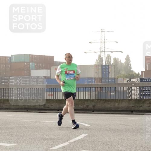 03.10.2026 - Köhlbrandbrückenlauf Michael Burmester http://msf.ph/oto/10768608 03.10.2026 09:27:22 Position 3 1313, 553, 1445 meine-sportfotos.de